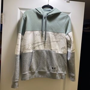 Under Armour. Women’s hoodie. Size S